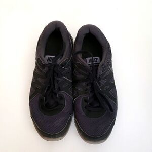 Nike Revolution 2 athletic shoes 